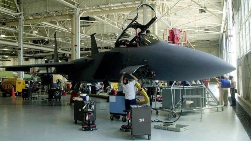 F15 lopende band Boeing Stlouis e1663944497810 Analyses Defensie | Straaljagers | Bouw van militaire vliegtuigen