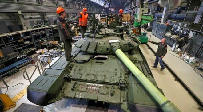 La nouvelle stratégie industrielle russe permettra d'augmenter la production de chars et de vci