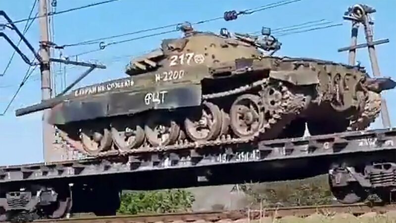 Russisk T-55 på vej til Ukraine