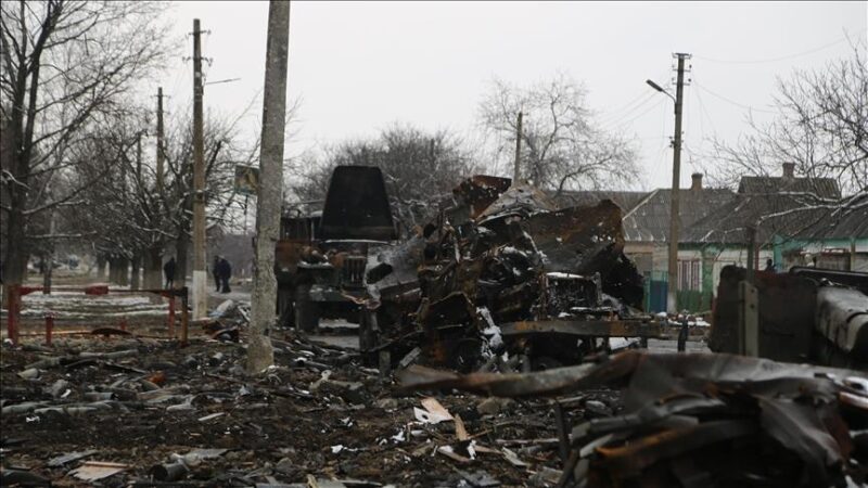 ウクライナで装甲車両が破壊される