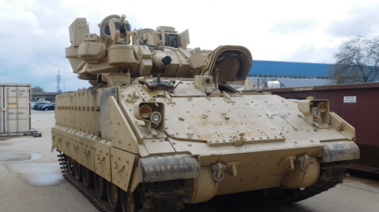 Face aux pertes sévères en Ukraine, l’US Army achète l’Iron Fist israélien pour protéger le M2 Bradley