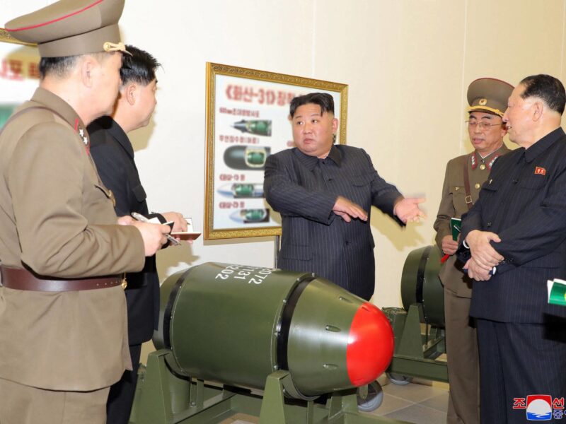Miniature-nuclear-Warhead-North-Korea-Kim-Jong-un-800x600.jpeg