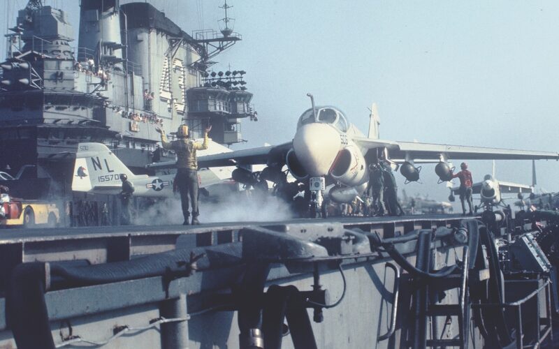 A-6's werden gebruikt om zeemijnen af ​​te werpen tijdens de oorlog in Vietnam