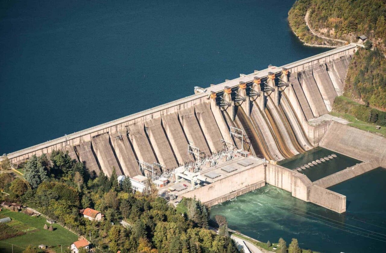 cropped 258 l hydroelectricite scaled Chaine logistique militaire | Actualités Défense | Alliances militaires