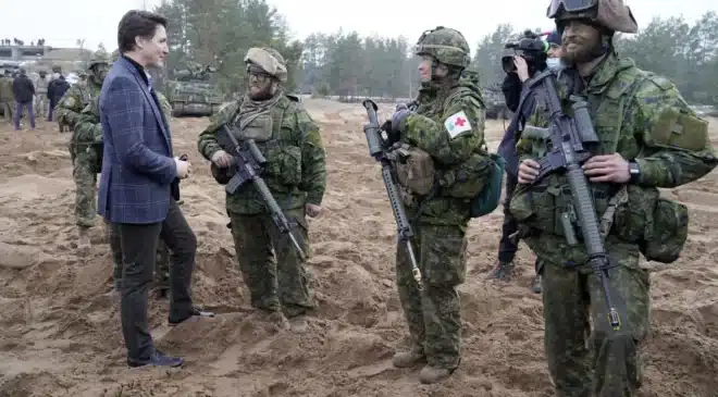 जस्टिन ट्रूडो कनाडाई सेना