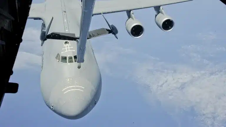 Ravitailler un avion ravitailleur KC-10 en vol : le nouveau pari de l’US Air Force