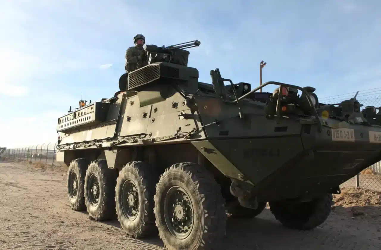 US Army Stryker počas testovania chránený Strikeshield