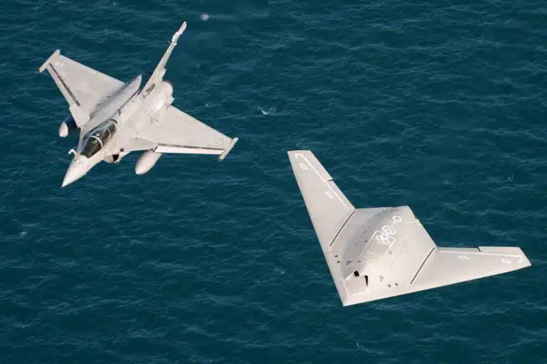 लड़ाकू ड्रोन लड़ाकू विमानन के औद्योगिक और सैद्धांतिक समीकरण को कैसे बाधित करेंगे?