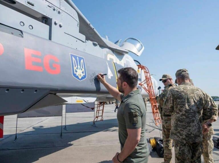 La présence de militaires français en Ukraine révélée par Olaf Scholz, le chancelier allemand