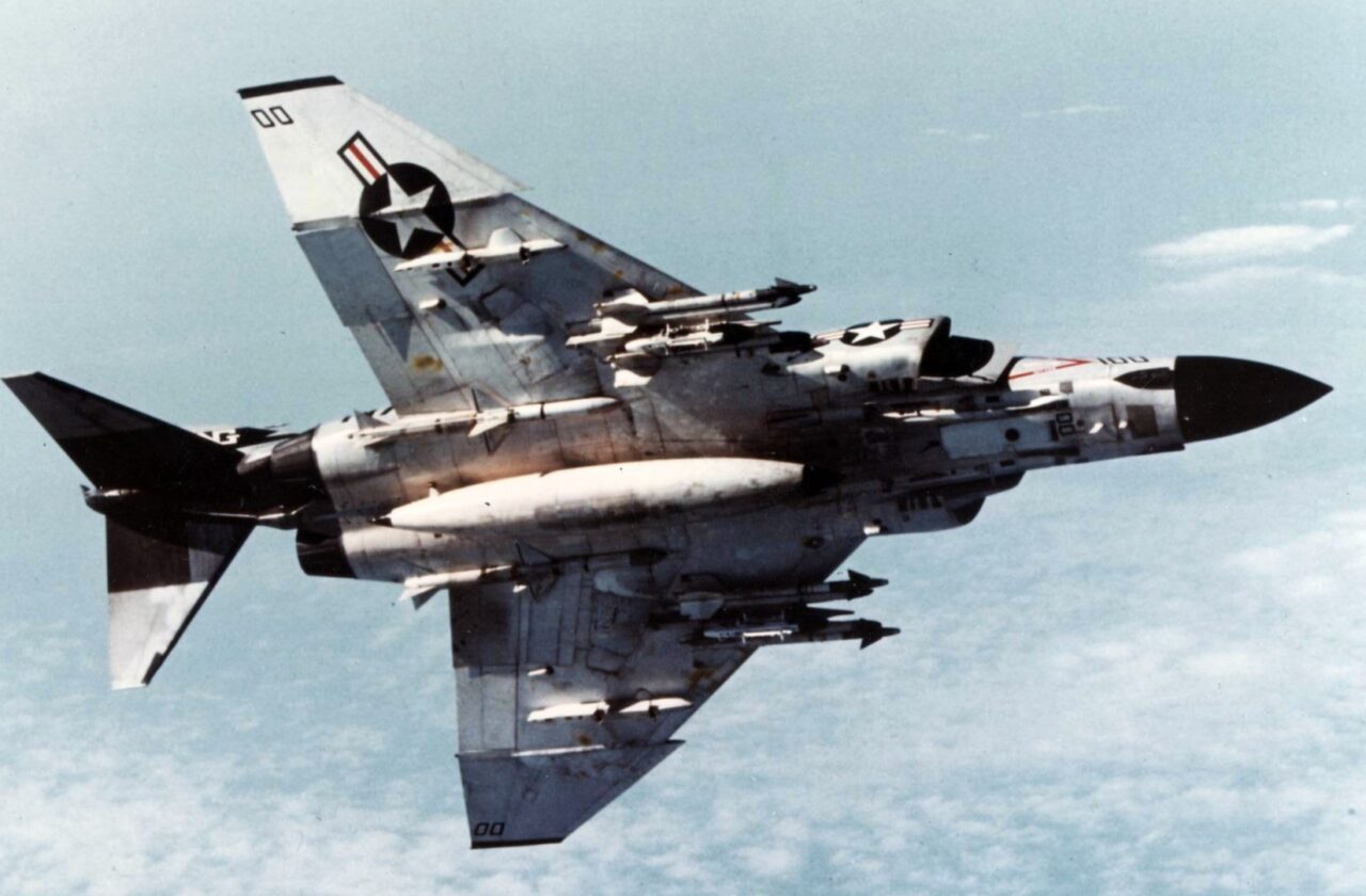 F 4J VF 96 쇼타임 100 하부 무장 대공 방어 시스템 | 독일 | 국방 분석