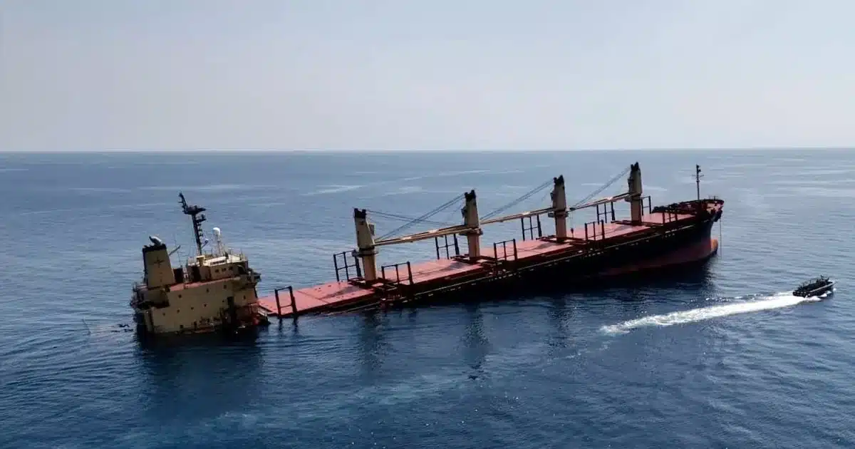 В Красном море затонул грузовой корабль Rubymar.