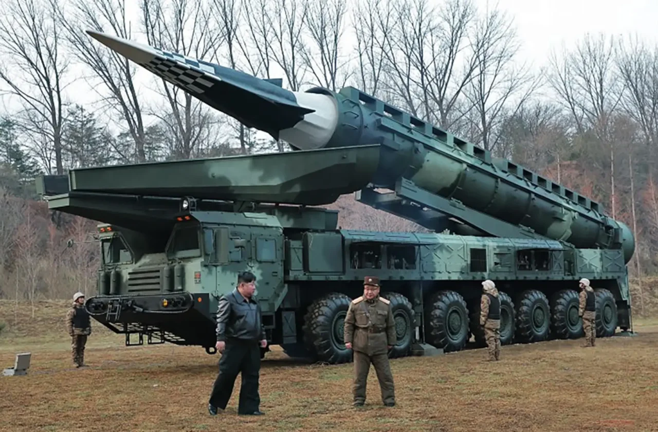 Hüperhelikiirusega rakett HQ-18B Põhja-Korea