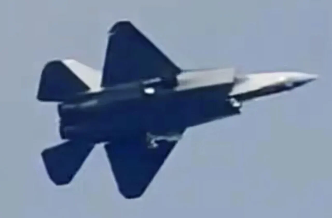 J-31 version terrestre du J-35