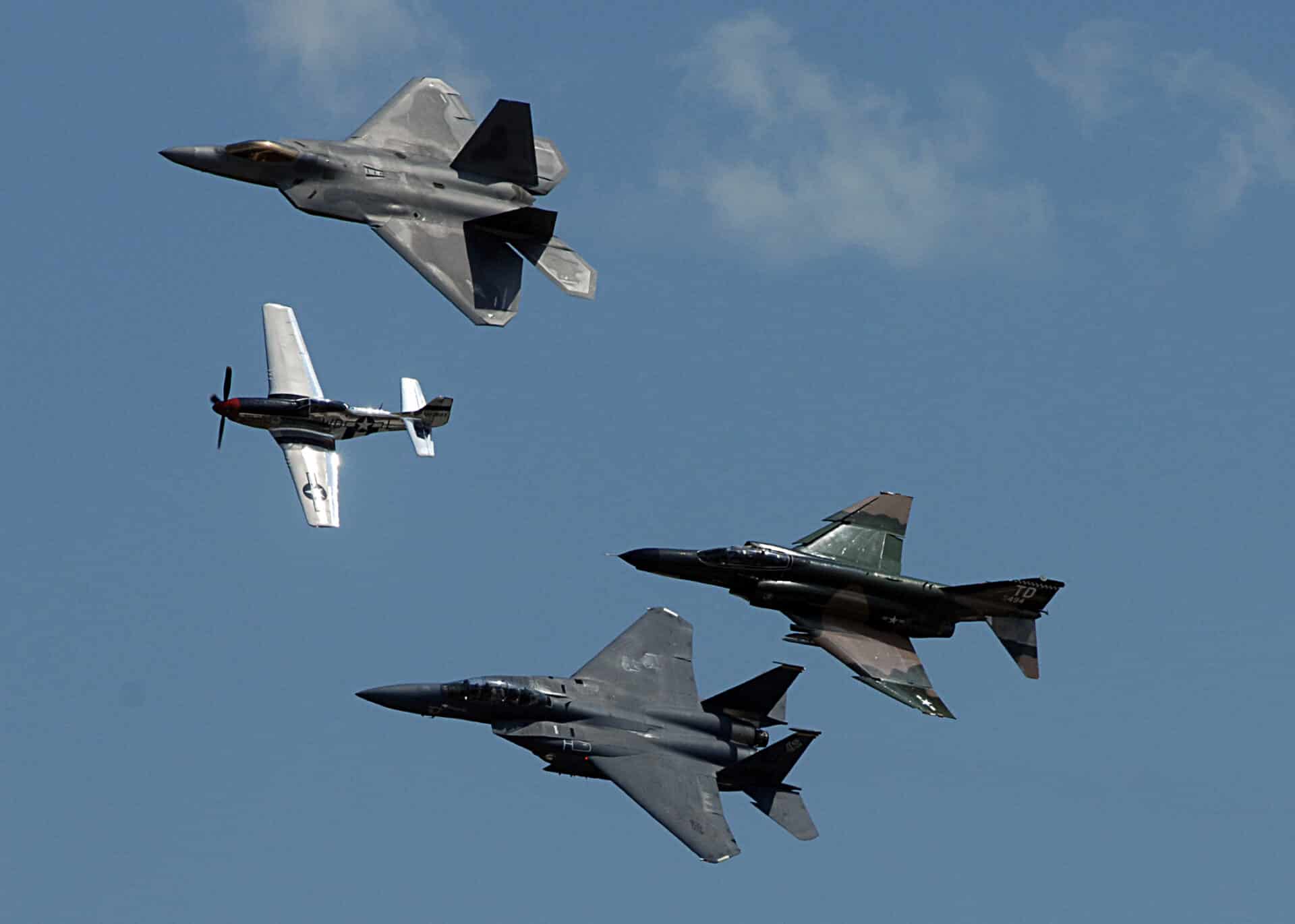 Prix des armements P52D Mustang F4 Phantom II F-15 Eagle et F22 Raptor de l'USAF