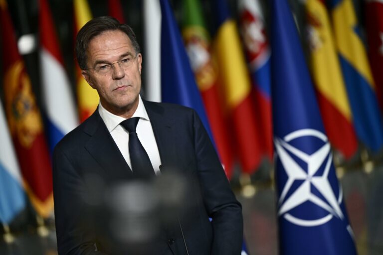 Pour le secrétaire général de l’OTAN, il faut rapidement augmenter les dépenses militaires européennes au-dessus de 2 % PIB