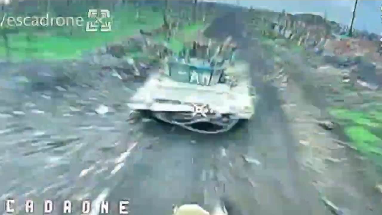 FPV drone ukrainien vs T-72 russe