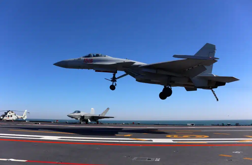 J-15T a l'appontage sur le Fujian