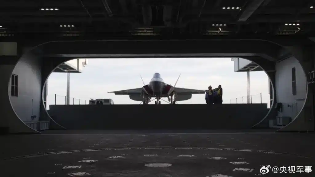 J-35 elevator Fujian