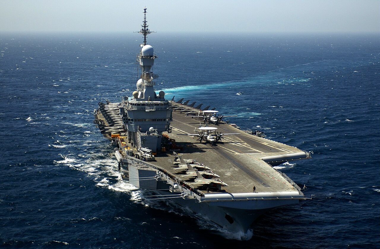 PAN Charles de Gaulle Rafale M Hawkeye