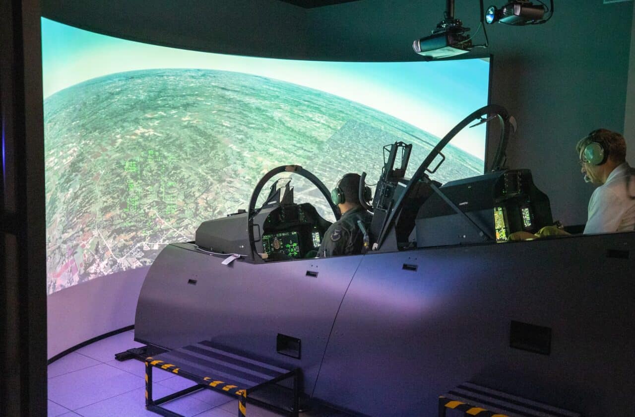 simulateur T 7A Aviation d'entrainement et d'attaque | Actualités Défense | Construction aéronautique militaire