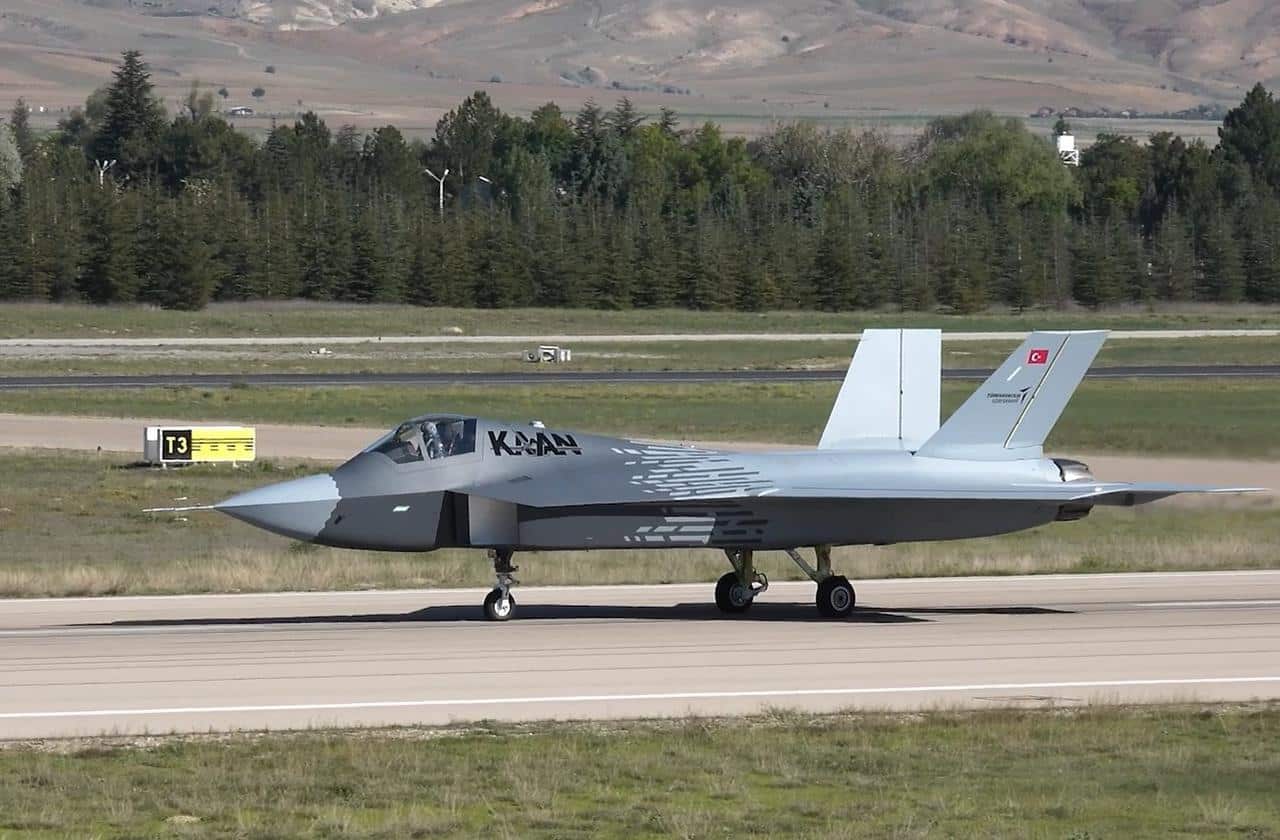 Prototype biplace TAI KAAN